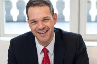 Rathaus verlängert Intendanten-Vertrag -