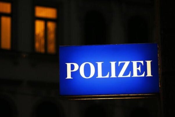 Raubserie in Chemnitz reißt nicht ab - Die Serie schwerer Raubdelikte in Chemnitz reißt nicht ab. Wie die Polizei am Montag mitteilte, sind ihr am späten Sonntag zwei weitere Straftaten angezeigt worden.