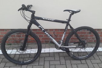 Raubüberfall: Täter flieht mit Tageseinnahmen - Das Fahrrad des Tatverdächtigen wurde in einem Gewerbegebiet an der Röhrsdorfer Allee sichergestellt.