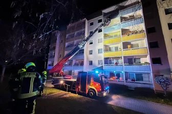 Rauchmelder-Alarm: Feuerwehr rückt nach Zwönitz aus - Ein Rauchmelder-Alarm hatte am Sonntagabend für einen Feuerwehreinsatz in Zwönitz gesorgt.