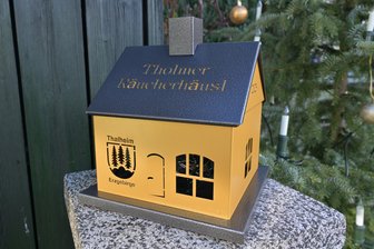 Rauchzeichen aus der Vergangenheit: Stadt im Erzgebirge feiert ganz besondere Premiere - Das 1. Tholmer Räucherhäusl ist dem ehemaligen Gasthof Tabakstanne nachempfunden.
