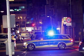 Razzia auf dem Chemnitzer Sonnenberg: Polizei nimmt Tatverdächtigen fest - Einen Polizeieinsatz gab es am Freitagabend auf der Zietenstraße in Chemnitz.