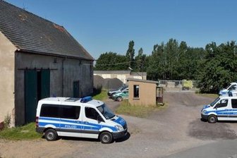 Razzia auf Vierseitenhof in Methau: Polizei findet Drogen - Razzia auf einem Vierseitenhof in Methau.