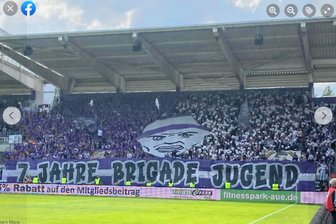Razzia im Fan-Millieu: Verbindung zu Angriffen auf Polizisten in Annaberg - Sah sich plötzlich mit am Pranger: die "Brigade Jugend", die am 20. Mai mit dieser Choreo der Fans ihr siebenjähriges Bestehen feierte.