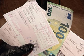 Razzia im Raum Werdau: Welche Betrugsmaschen gibt es unter Ärzten und Apothekern? - Wurden im Raum Werdau gefälschte Rezepte ausgestellt, um Krankenkassen zu betrügen? Die Staatsanwaltschaft ermittelt.