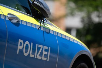 Razzia in Olbernhau: Polizei durchsucht drei Wohnungen und einen Geschäftsraum - Die Kriminalpolizei durchsucht am Mittwoch mehrere Objekte an der Saydaer Straße in Olbernhau.