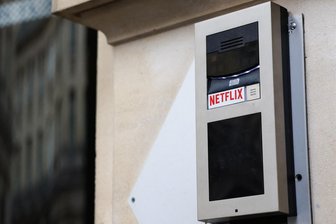 Razzien bei Netflix: Verdacht auf Steuerhinterziehung - Auch das Pariser Büro des Streaming-Anbieters Netflix am Platz Edouard VII. ist durchsucht worden.