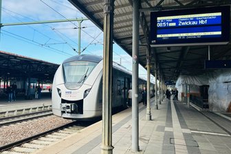 RB 30 nach Chemnitz und Zwickau kommt später in Freiberg an - Die RB 30 (Archivbild) kam am Dienstag erst 9.12 Uhr statt 8.51 Uhr in Freiberg an.