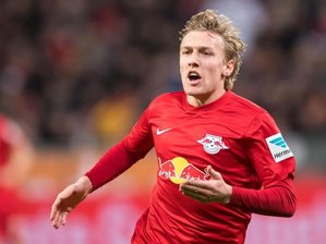 RB Leipzig mit 3:2 in Leverkusen an der Tabellenspitze - Leipzigs Emil Forsberg sorgte mit seinem Treffer für den 2:2-Ausgleich.