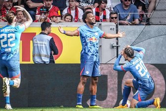 RB Leipzig: Mit Openda und Effizienz zurück auf Platz vier - Leipzigs Lois Openda lässt sich für sein Tor zum 3:0 feiern.