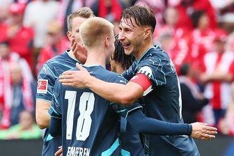RB Leipzig: Neue Wege führen nach oben - Willi Orban (r.) ist derzeit in bestechender Form. Der Kapitän von RB Leipzig hat in Mainz nicht nur die Abwehr zusammen gehalten, sondern auch noch ein Tor erzielt.