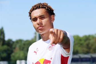 RB Leipzig: Qualifikation für Champions League ist Minimalziel - Leipzigs Neuzugang Antonio Nusa präsentiert sch selbstbewusst.