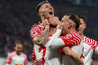 RB Leipzig: So lief der wichtige Erfolg gegen Union Berlin und gegen alle Zweifel - „Ich hatte nie ein schlechtes Gefühl oder Verunsicherung gespürt“: Trotzdem war Benjamin Sesko, Dani Olmo, David Raum und Willi Orban (v.l.) die Erleichterung anzusehen.