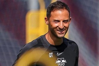 RB Leipzig: Tedesco möchte Sörloth sehen - Trainer Domenico Tedesco erscheint zur ersten Sommer-Trainingseinheit bei RB Leipzig.
