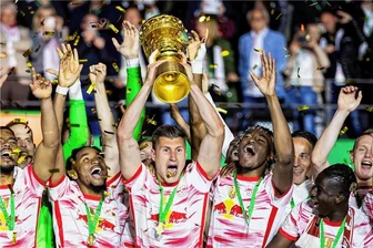 RB Leipzigs Willi Orbán vor dem DFB-Pokalfinale: "Es wird knistern" - Vor gut einem Jahr feierten die Leipziger ihren ersten Titel, nachdem sie im DFB-Pokal den SC Freiburg schlugen. Folgt nun die Wiederholung? 