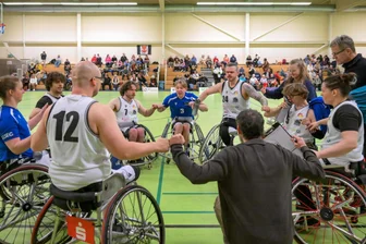 RB Zwickau sieht trotz klarer Niederlage viel Positives - Zeigen sich auch nach der klaren Niederlage gegen Hannover als eingeschworene Truppe: Die Rollstuhl-Basketballer von RB Zwickau.