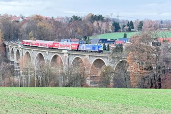 RE 6: Angemieteter Ersatzzug soll für weniger Zugausfälle zwischen Chemnitz und Leipzig sorgen - Am Sonntag gab es keine Zugausfälle zwischen Chemnitz und Leipzig. Im Bild: das Bahrebachmühlenviadukt.