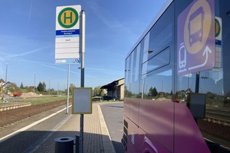 RE-6-Verbindung zwischen Chemnitz und Leipzig wieder frei: Das war der Grund für die Sperrung - Ab Geithain wurde Schienenersatzverkehr eingerichtet.