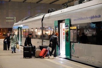 RE 6 zwischen Chemnitz und Leipzig: Neue Baustellen und ein rätselhaftes Geräusch - Moderne batterieelektrische Züge sollen den RE 6 zuverlässiger machen.