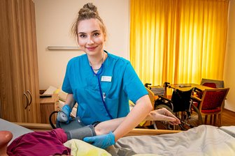 Realitätsschock in der Pflegeausbildung? So steht es um die Abbrecherquote im Erzgebirgskreis - Ellen Böhme steht kurz vor dem Abschluss ihrer dreijährigen Ausbildung zur Pflegefachfrau. Diese wird sie im Senioren- und Pflegeheim Wernsdorf per 31. August beenden.