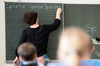 Rechnungshof: Mehr Lehrer aufs Land abordnen - (Symbolbild)
