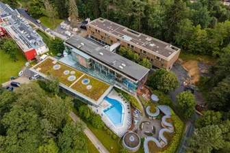 Rechnungshof-Rüge für die Sächsischen Staatsbäder: Wurden in Bad Elster und Bad Brambach Fehler gemacht? - Das neue Radontherapiezentrum (oben) wurde an die Bestandsgebäude angebaut.