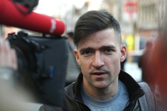 Martin Sellner, Sprecher der "Identitären Bewegung " in Österreich, wehrt sich gegen seinen Ausschluss bei Youtube und Twitter. 