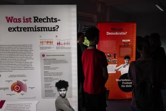 Rechtsextremismus an Schulen: Bereits Grundschulen in Mittelsachsen melden Vorfälle - Auch eine Aufgabe der sächsischen Schulen: Für die Gefahr, die von Rechtspopulismus und -extremismus ausgeht zu sensibilisieren (Symbolbild).