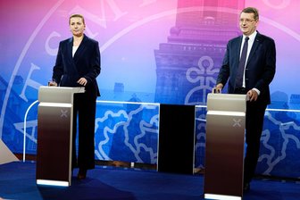 Rechtsliberaler will Regierung in Dänemark bilden - Mette Frederiksen (links) will Ministerpräsidentin in Dänemark bleiben. Doch ihr erster Versuch einer Regierungsbildung ist gescheitert. Jetzt versucht es ihr Herausforderer Troels Lund Poulsen (rechts). (Archivbild)