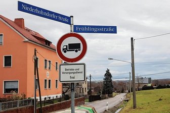 Rechtswidriges Schild wird in Zwickau nach 25 Jahren abgebaut - Die Beschilderung an der Niederhohndorfer Straße in Zwickau muss geändert werden.