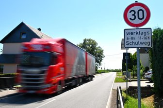 Rechtzeitig vor dem Schulstart: Tempo 30 auf Hauptstraßen in Kriebstein - Tempo 30 gilt nun auch auf einem Abschnitt der Waldheimer Straße in Reichenbach.