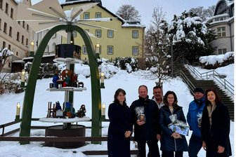 Rechtzeitig zum Klingenthaler Bornkinnelmarkt dreht sich die Pyramide am Markt wieder - Pünktlich zum Bornkinnelmarkt an diesem Wochenende läuft die Klingenthaler Pyramide wieder.