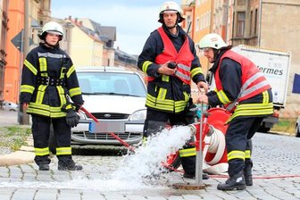 Recycling-Anlage fängt Feuer -