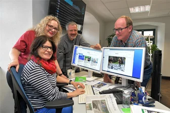 Redaktionsführung in Freiberg: Wie entsteht die Zeitung? - Blick in die „Freie Presse“-Redaktion am Obermarkt in Freiberg mit Heike Hubricht, Grit Baldauf, Wieland Josch und Steffen Jankowski (v.l.).
