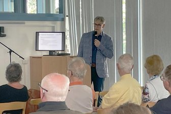 Reges Interesse an Sonntagsvorlesung am Freiberger Krankenhaus - Oberarzt Marian Fenik sprach in seinem Vortrag über sogenannte Hernien.