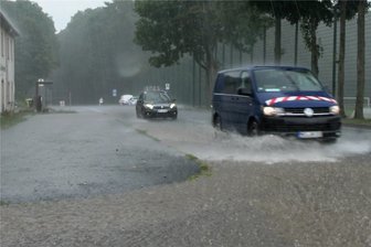 Region Annaberg: Starkregen führt zu Behinderungen - Auf der B 101 in Neu-Amerika kam es am Montagnachmittag durch Starkregen zu Behinderungen.
