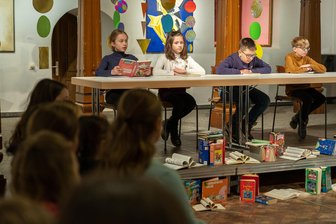 Regionalentscheid im Vorlesen am Samstag in Auerbach - Viertklässler in einem Vorlesewettbewerb in der Auerbacher Göltzschtalgalerie Nicolaikirche 2023.