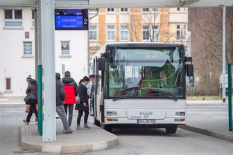 Regionaler Busverkehr: Kein neues Angebot – Verdi ruft ab Mitternacht zum Streik auf - Fahrgäste im regionalen Busverkehr müssen ab Samstagmorgen mit starken Einschränkungen rechnen. Verdi ruft im gesamten Freistaat zum Streik auf, in Südwestsachsen sind vor allem Regiobus Mittelsachsen, Regionalverkehr Erzgebirge und Regionalverkehr Westsachsen betroffen.