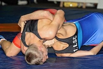 Regionalliga-Debütant legt Grundstein zum Sieg - Nach nur 33 Sekunden legte Mark Wagner (links) bei seinem Regionalliga-Debüt den Luckenwalder Dzhuan Schamseddin aufs Kreuz.