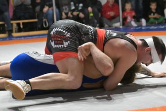 Regionalliga: Lugauer dominieren Potsdam klar - Hier gibt es kein Entkommen: Marco Scherf zwingt seinen Gegner auf die Schultern.