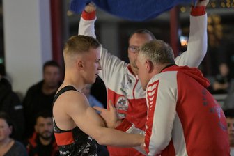 Regionalliga: Lugauer Ringer haben Bronzemedaille in der eigenen Hand - Erik Negwer (l.) will nach seiner Niederlage in der Vorwoche gegen Pausa zum Abschluss in Leipzig noch einmal einen Sieg einfahren.