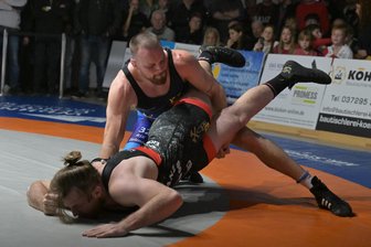 Regionalliga: Lugauer Ringer wachen erst nach der Pause auf - Eines der Schlüsselduelle: Im eher ungeliebten Freistil musste sich Lugaus Ondrej Dadak seinem Gelenauer Kontrahenten Kamil Wojciechowski geschlagen geben.