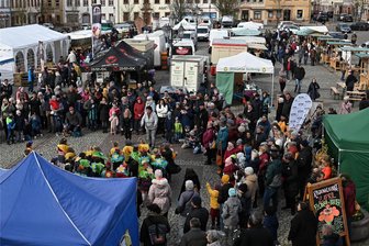 Regionalmarkt in Rochlitz: Im April geht es wieder los - Zum Regionalmarkt strömen von April bis Oktober stets am ersten Samstag im Monat hunderte Menschen.