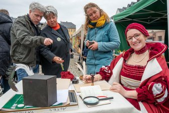 Regionalmarkt Rochlitz: Historisches Handwerk lockt zum Auftakt die Besucher - 