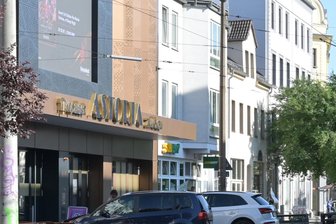 Regisseur und Hauptdarsteller stellt in Zwickau seinen Film „Beule zerlegt die Welt“ persönlich vor - Kinotour zu „Beule zerlegt die Welt“ macht in Zwickau Halt.