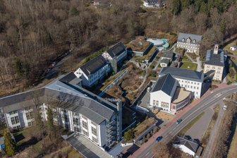 Reha-Klinik im Erzgebirge drängt auf Nachbesserung bei neuer Finanzierung - In der Reha-Klinik „Miriquidi“ in Wiesenbad arbeiten rund 180 Beschäftigte.