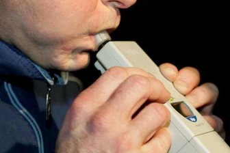 Reichenbach: 2,7 Promille - Betrunkener nimmt Streifenwagen die Vorfahrt -
