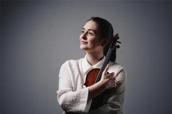 Reichenbach: 7. Sinfoniekonzert wartet mit historischen Kuriositäten auf - Die junge Geigerin Anna Luise Kramb ist die Solistin beim 7. Sinfoniekonzert der Vogtland-Philharmonie.