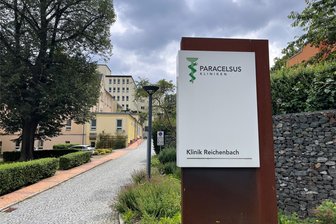Reichenbach: Ärzte-Quartett kritisiert Köppings Wahlwerbung - Das einstige Reichenbacher Krankenhaus. Für die ambulante Versorgung fehlen noch immer wichtige Strukturen.