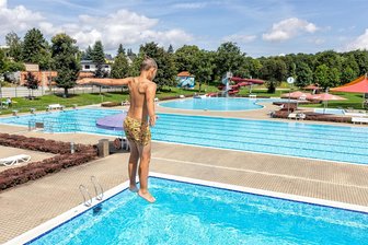 Reichenbach: Badespaß kostet ab dieser Saison deutlich mehr - Das Freibad Oberreichenbach. 2023 verzeichnete es mit 51.547 Badegäste einen neuen Besucherrekord.